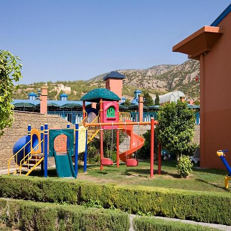 Spa Hotel Colossae Thermal Karahayit  Exteriér fotografie Playground at the hotel