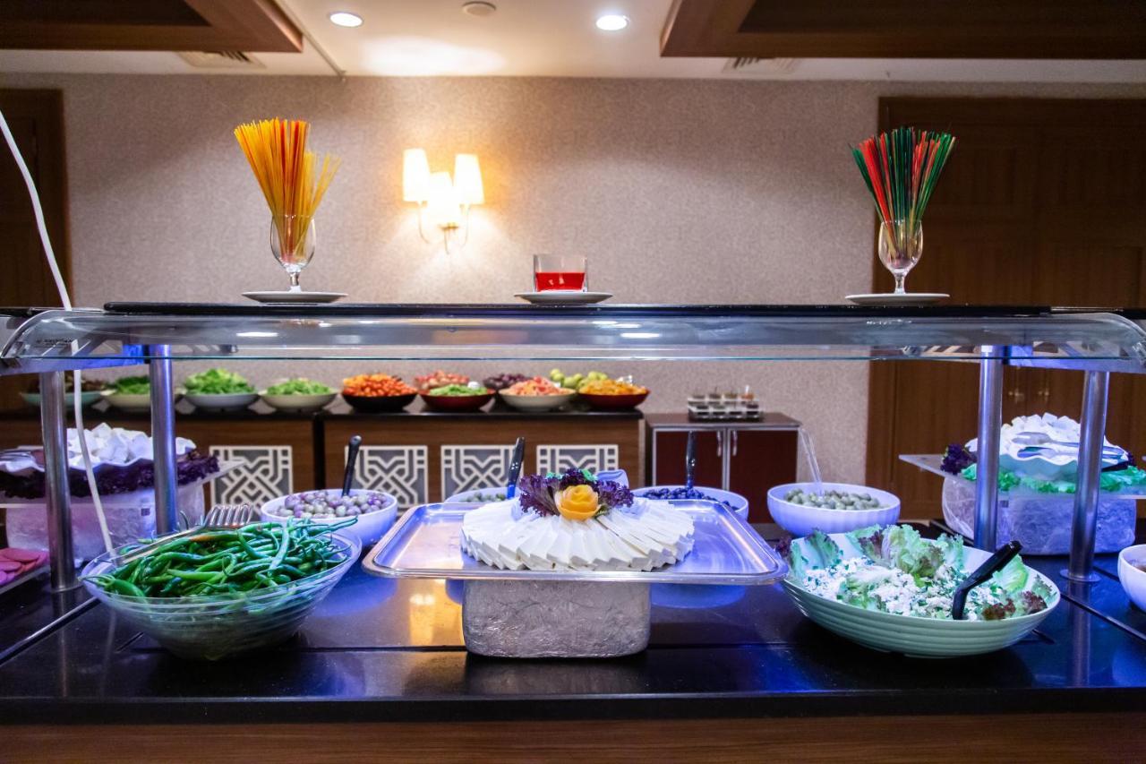 Spa Hotel Colossae Thermal Karahayit  Exteriér fotografie A salad bar