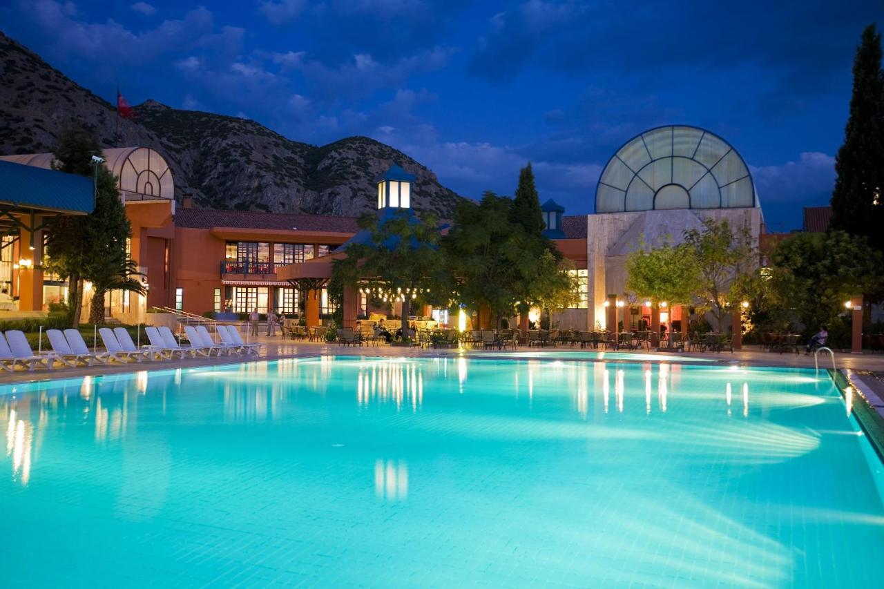 Spa Hotel Colossae Thermal Karahayit  Exteriér fotografie The pool at the Red Mountain Resort