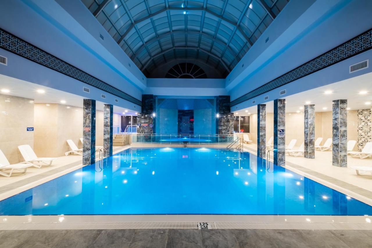 Spa Hotel Colossae Thermal Karahayit  Exteriér fotografie The swimming pool at the hotel