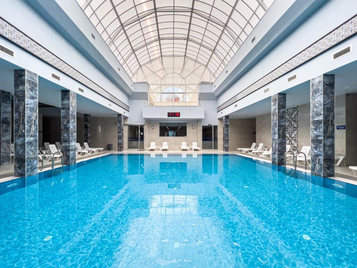 Spa Hotel Colossae Thermal Karahayit  Exteriér fotografie The swimming pool at the hotel