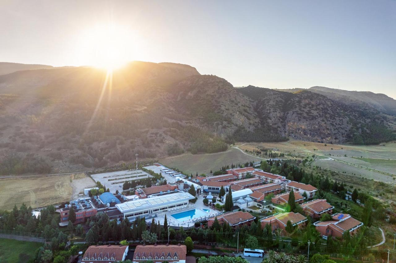 Spa Hotel Colossae Thermal Karahayit  Exteriér fotografie Aerial view of the campus