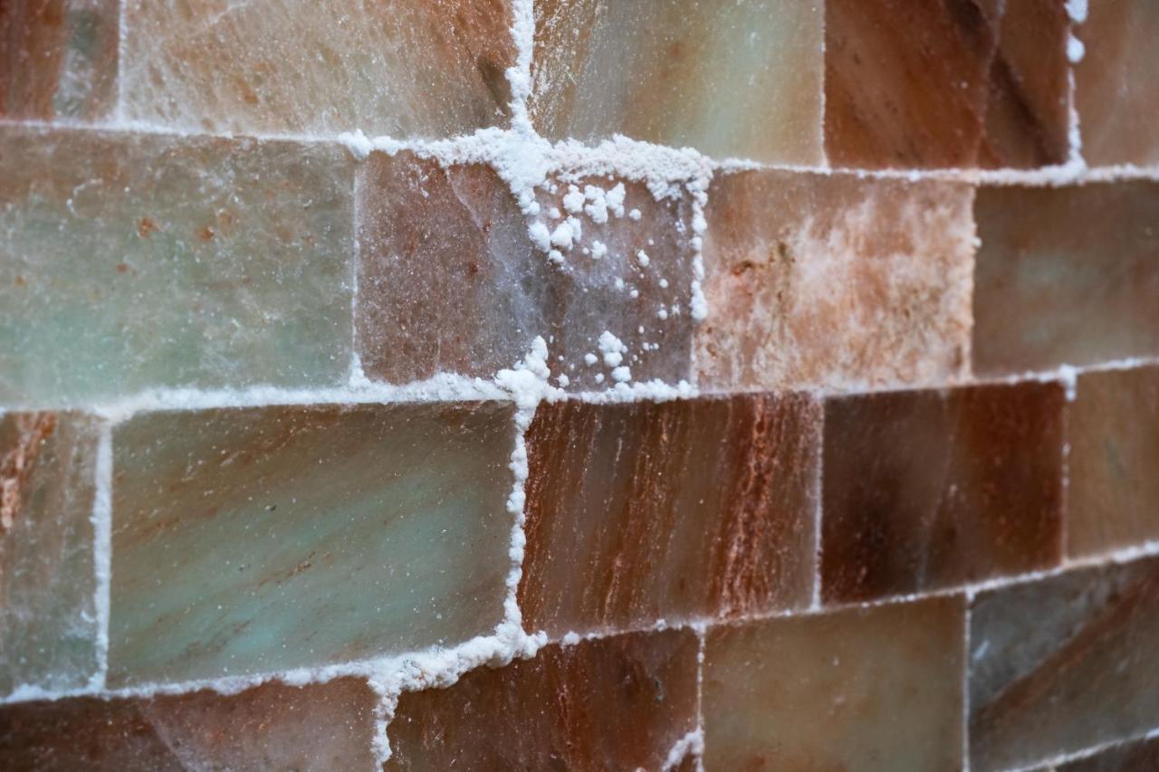 Spa Hotel Colossae Thermal Karahayit  Exteriér fotografie Salt crystals on a wall