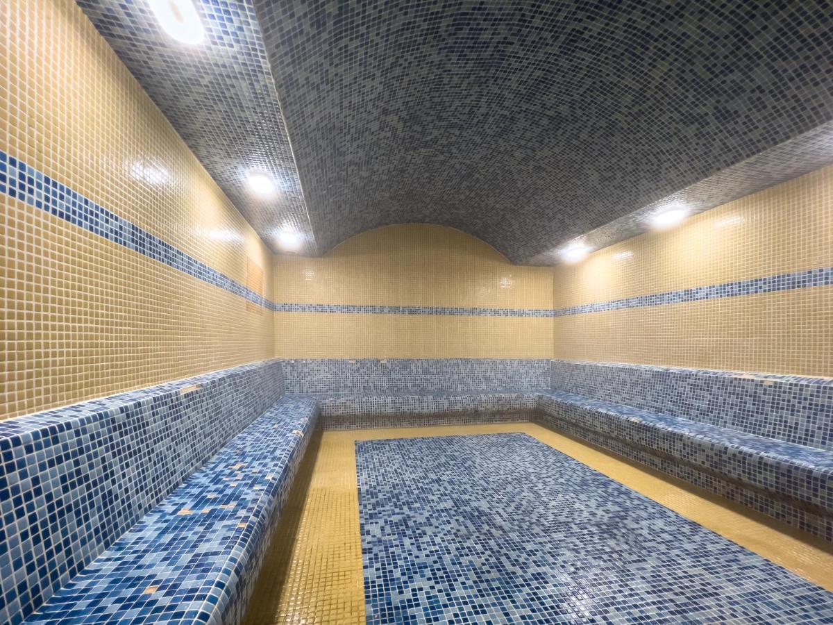 Spa Hotel Colossae Thermal Karahayit  Exteriér fotografie Turkish bath in the hotel
