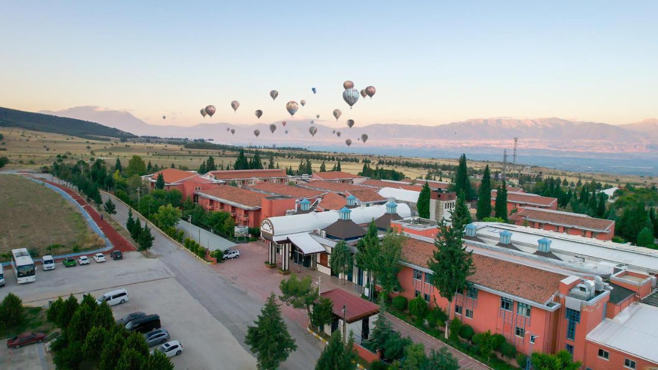 Spa Hotel Colossae Thermal Karahayit  Exteriér fotografie Aerial view of the campus