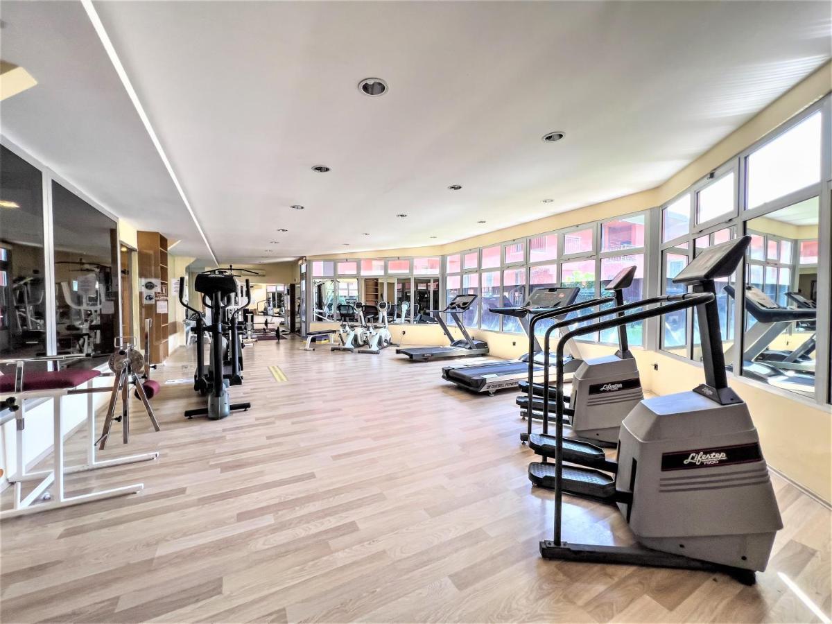 Spa Hotel Colossae Thermal Karahayit  Exteriér fotografie The gym at the hotel